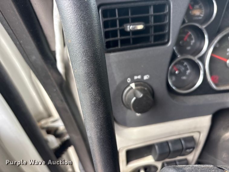 image for item DV8505 2019 Peterbilt 579 semi truck