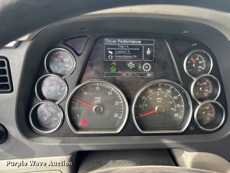 image for item DV8505 2019 Peterbilt 579 semi truck