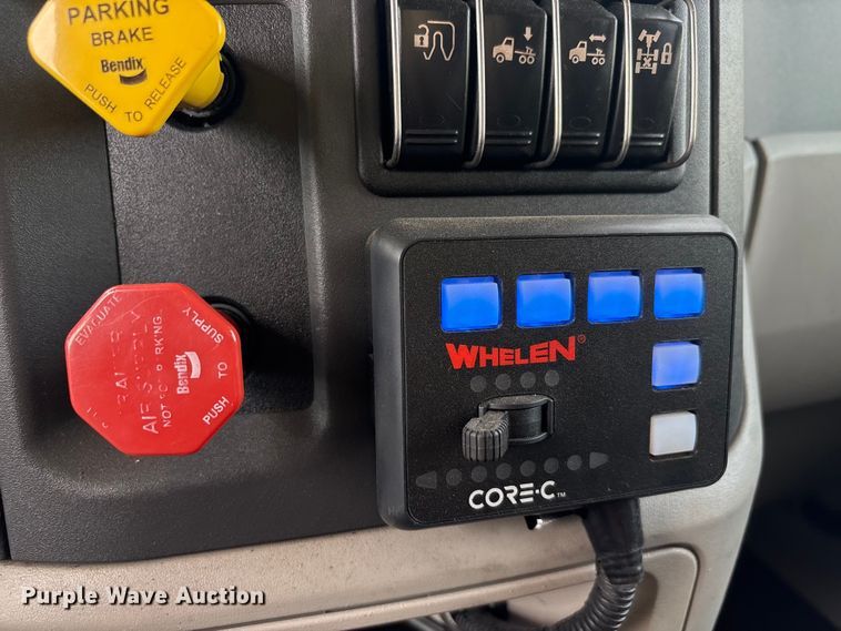 image for item DV8505 2019 Peterbilt 579 semi truck