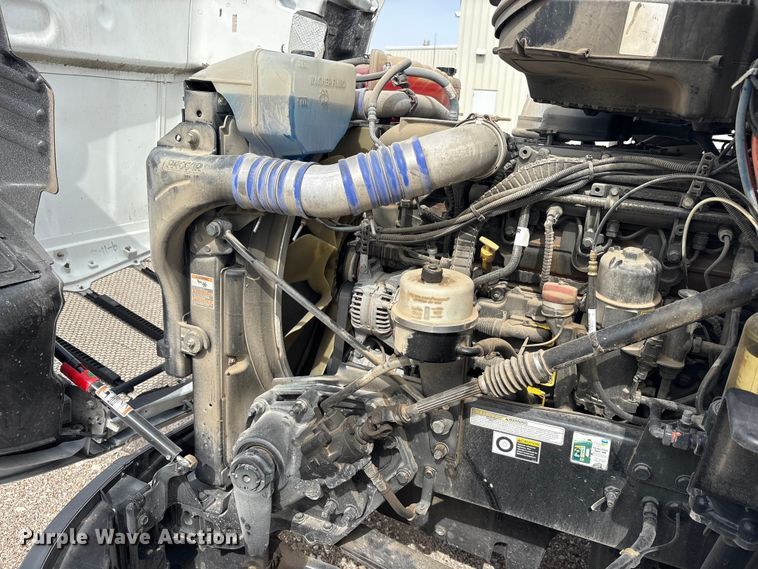 image for item DV8505 2019 Peterbilt 579 semi truck
