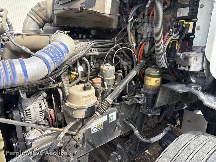 image for item DV8505 2019 Peterbilt 579 semi truck