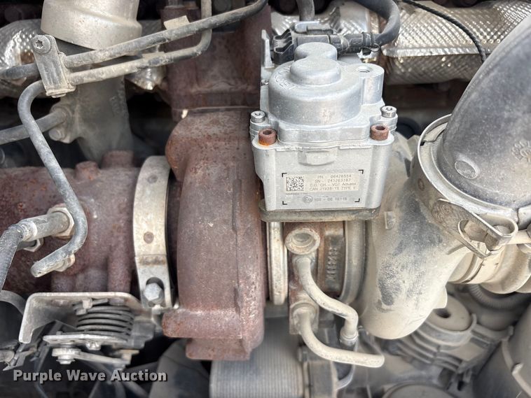 image for item DV8505 2019 Peterbilt 579 semi truck