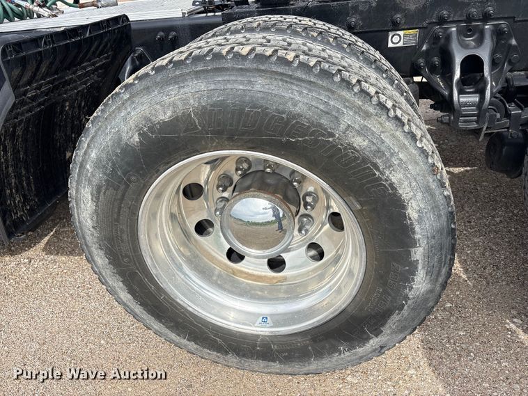 image for item DV8505 2019 Peterbilt 579 semi truck