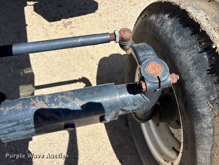 image for item DV8508 2003 New Holland TL90 tractor