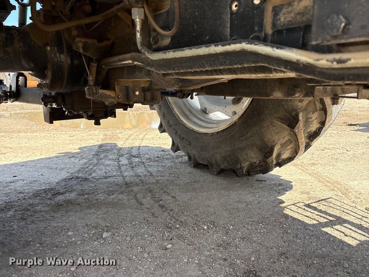image for item DV8508 2003 New Holland TL90 tractor