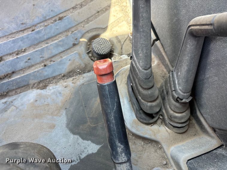 image for item DV8508 2003 New Holland TL90 tractor