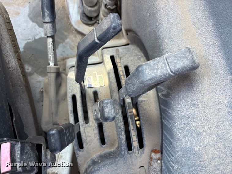 image for item DV8508 2003 New Holland TL90 tractor