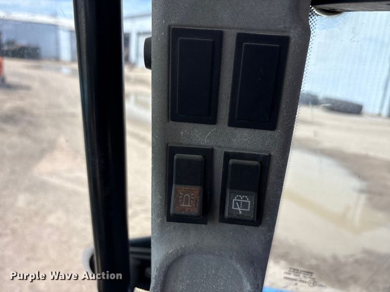 image for item DV8508 2003 New Holland TL90 tractor
