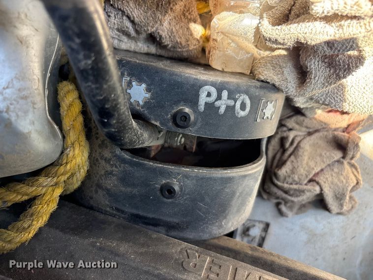 image for item DV8508 2003 New Holland TL90 tractor