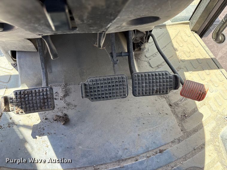 image for item DV8508 2003 New Holland TL90 tractor