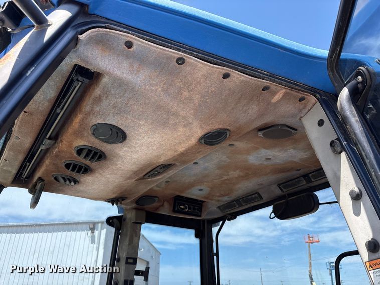 image for item DV8508 2003 New Holland TL90 tractor