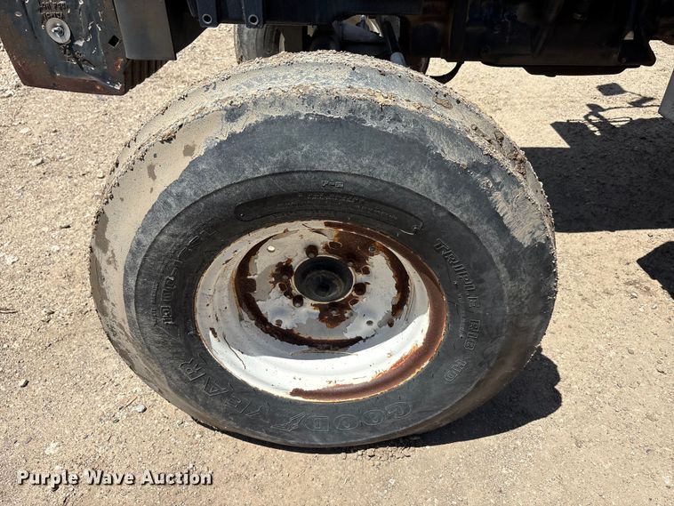 image for item DV8508 2003 New Holland TL90 tractor