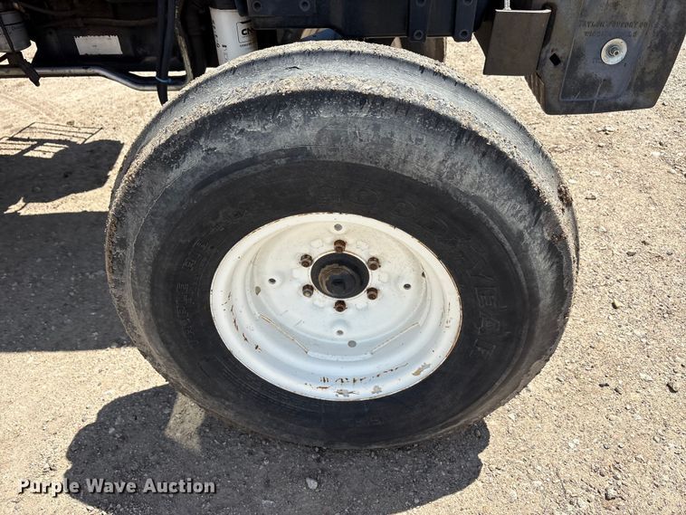 image for item DV8508 2003 New Holland TL90 tractor