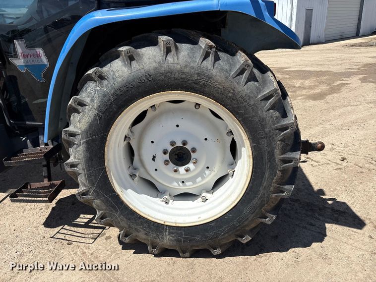 image for item DV8508 2003 New Holland TL90 tractor
