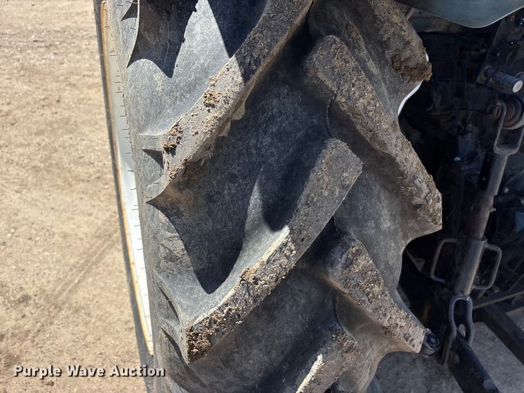 image for item DV8508 2003 New Holland TL90 tractor