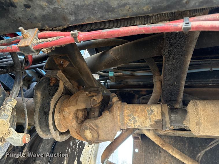 image for item DW5209 1995 Freightliner FLD120 oil distributor truck