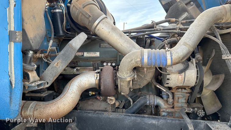 image for item DW5209 1995 Freightliner FLD120 oil distributor truck