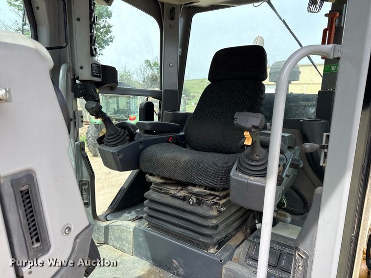 image for item DZ4445 2010 Caterpillar 120M AWD motor grader