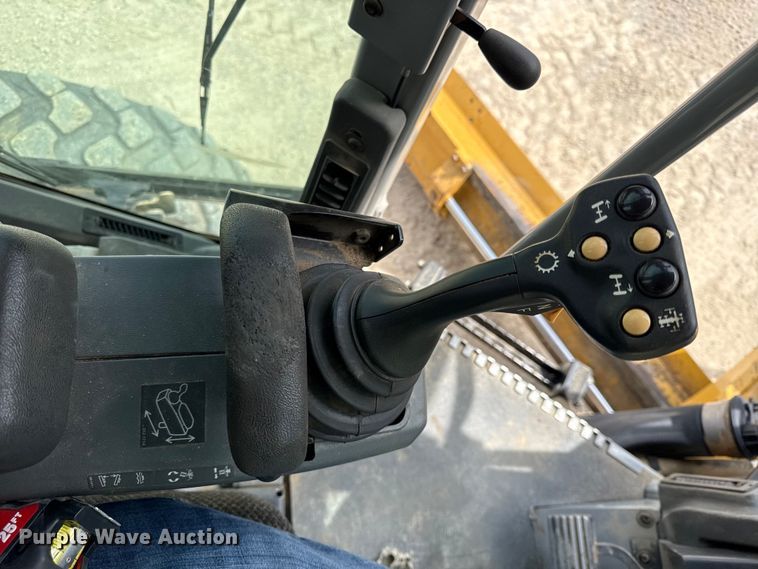 image for item DZ4445 2010 Caterpillar 120M AWD motor grader