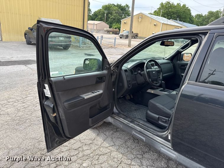 image for item DZ4448 2011 Ford Escape SUV