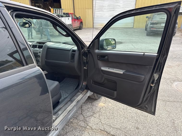 image for item DZ4448 2011 Ford Escape SUV