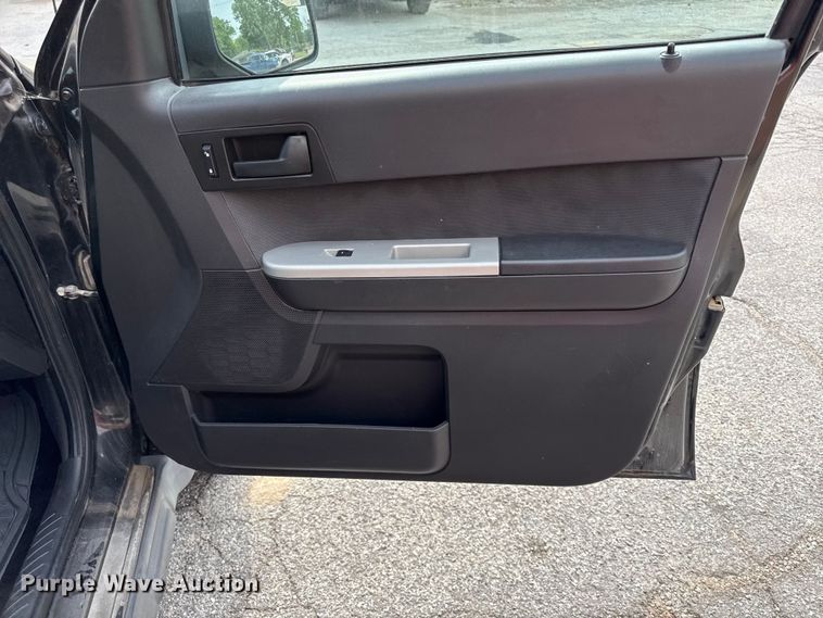 image for item DZ4448 2011 Ford Escape SUV