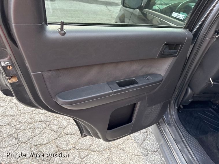 image for item DZ4448 2011 Ford Escape SUV
