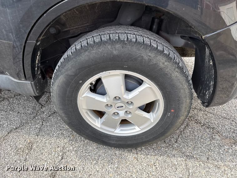 image for item DZ4448 2011 Ford Escape SUV
