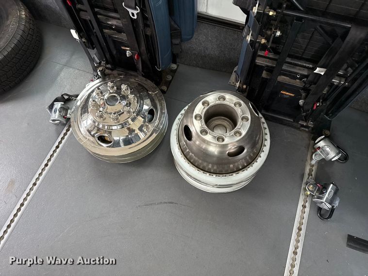 image for item DZ5148 2010 Ford Eldorado Aerotech E450 Super Duty shuttle bus