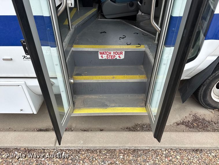 image for item DZ5148 2010 Ford Eldorado Aerotech E450 Super Duty shuttle bus