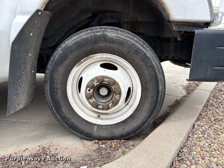 image for item DZ5148 2010 Ford Eldorado Aerotech E450 Super Duty shuttle bus