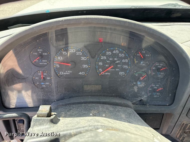 image for item DZ5270 2004 International 4300 truck cab and chassis