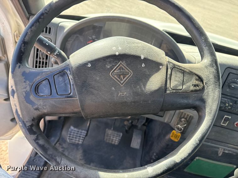 image for item DZ5270 2004 International 4300 truck cab and chassis