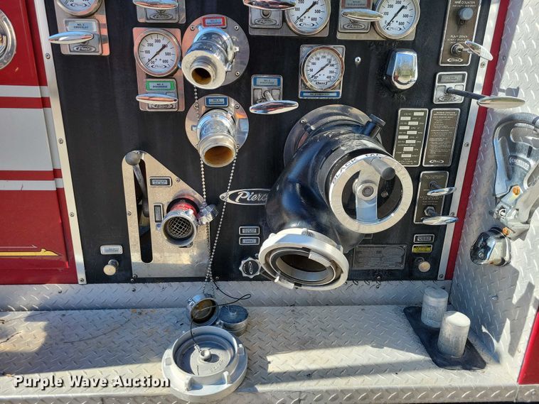 image for item DZ7050 1992 Pierce Manufacturing Arrow pumper fire truck