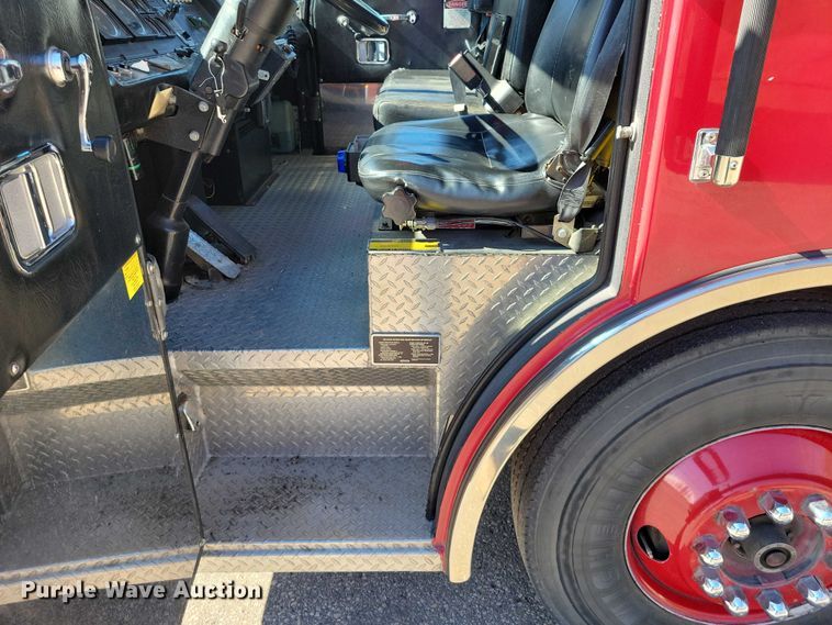image for item DZ7050 1992 Pierce Manufacturing Arrow pumper fire truck