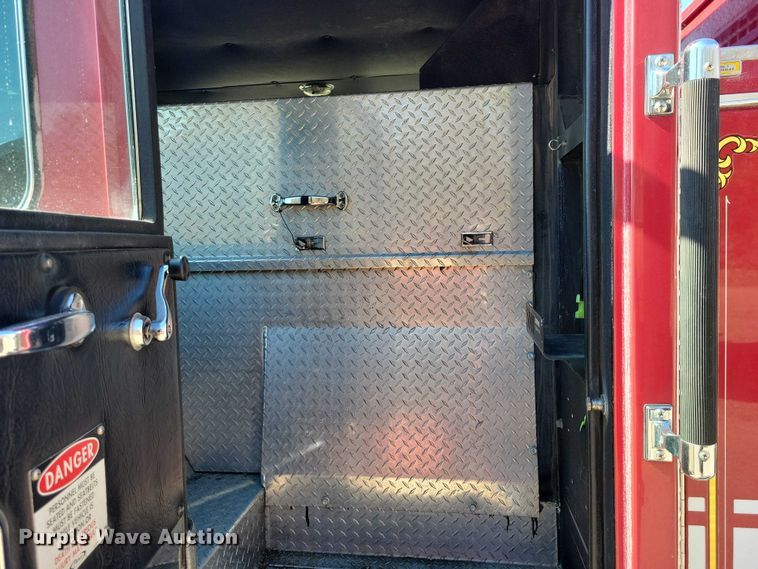 image for item DZ7050 1992 Pierce Manufacturing Arrow pumper fire truck