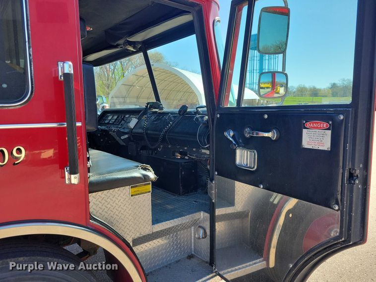 image for item DZ7050 1992 Pierce Manufacturing Arrow pumper fire truck