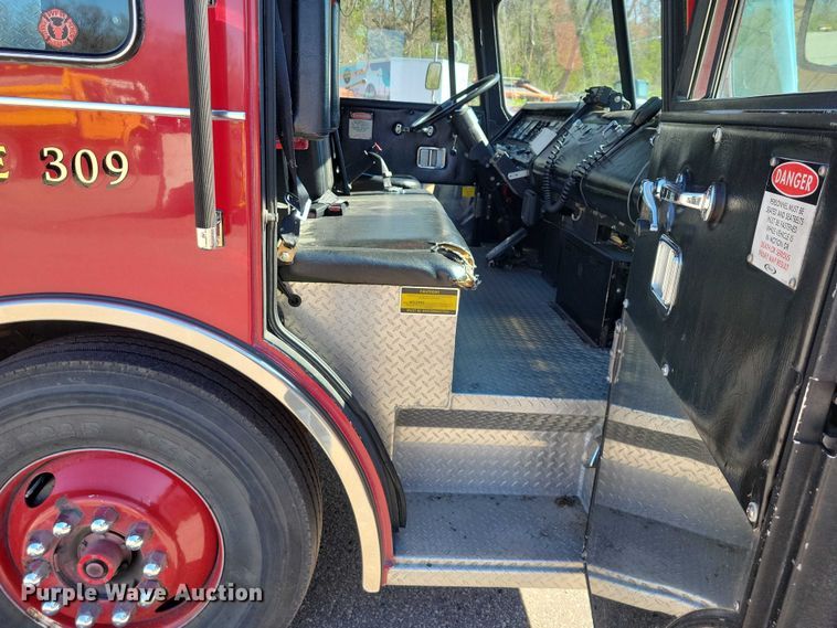 image for item DZ7050 1992 Pierce Manufacturing Arrow pumper fire truck