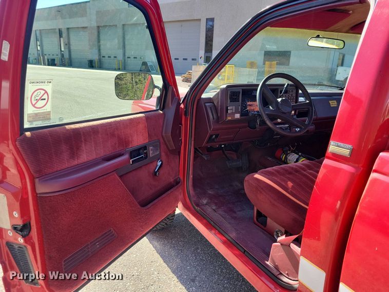 image for item DZ7052 1993 Chevrolet K3500 pickup truck