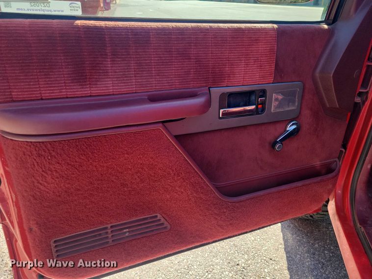 image for item DZ7052 1993 Chevrolet K3500 pickup truck