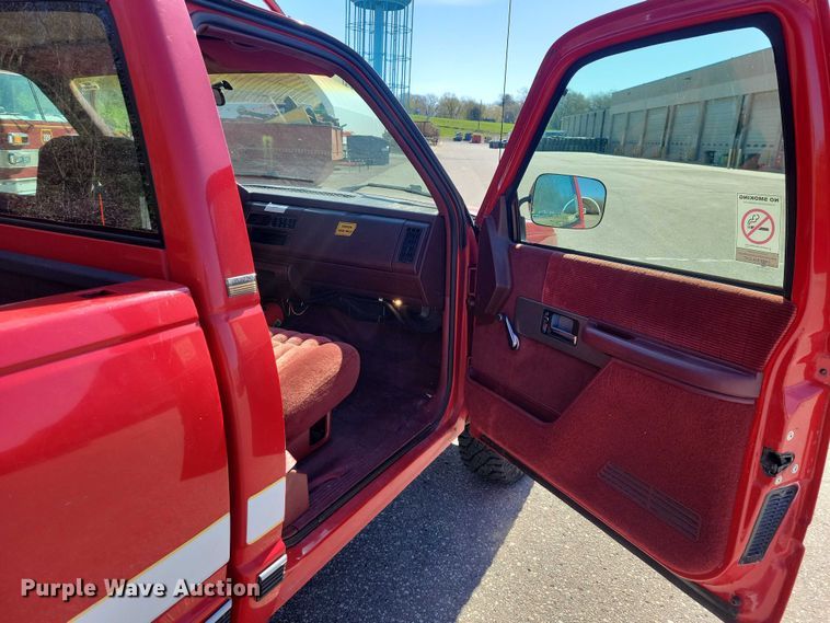 image for item DZ7052 1993 Chevrolet K3500 pickup truck