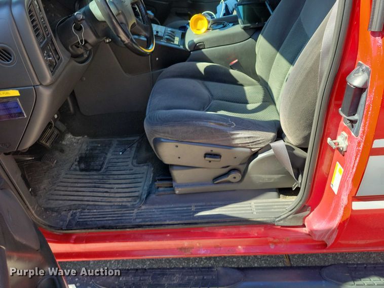 image for item DZ7053 2006 Chevrolet Silverado 2500HD Ext. Cab pickup truck