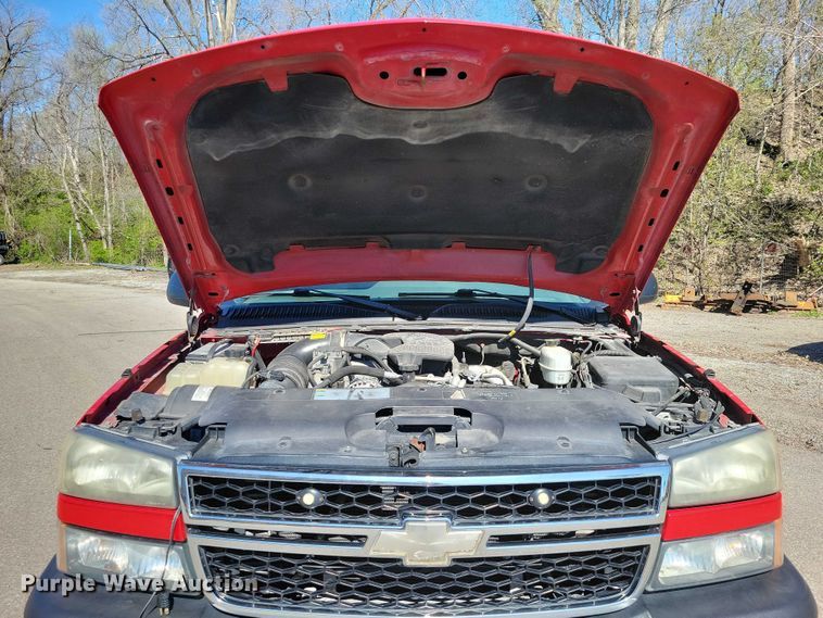 image for item DZ7053 2006 Chevrolet Silverado 2500HD Ext. Cab pickup truck