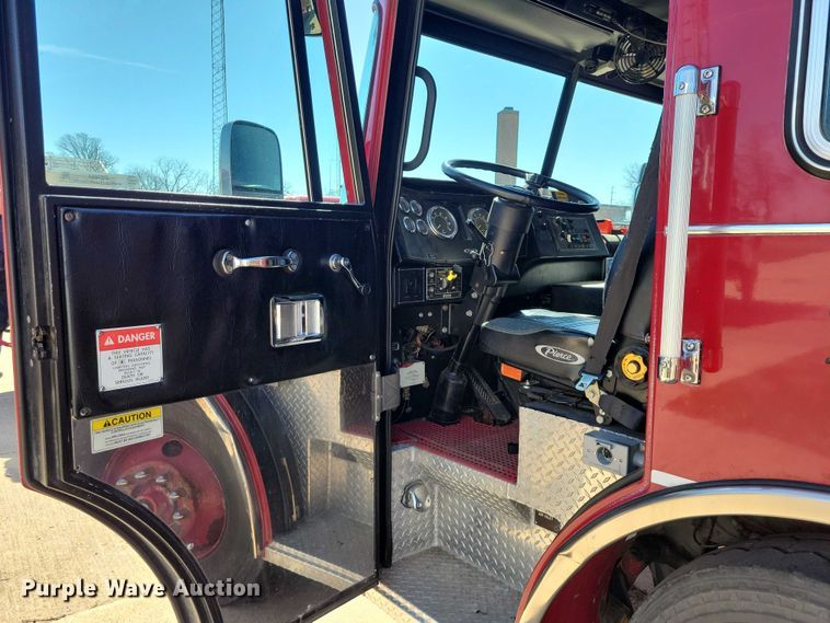 image for item DZ7054 1998 Pierce Manufacturing Arrow pumper fire truck