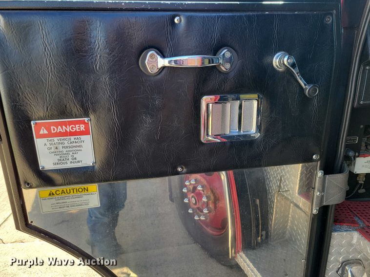 image for item DZ7054 1998 Pierce Manufacturing Arrow pumper fire truck