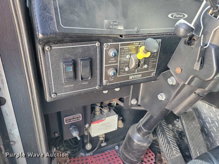 image for item DZ7054 1998 Pierce Manufacturing Arrow pumper fire truck