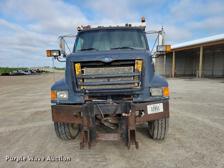 image for item DZ7064 1997 Ford L8501 dump truck