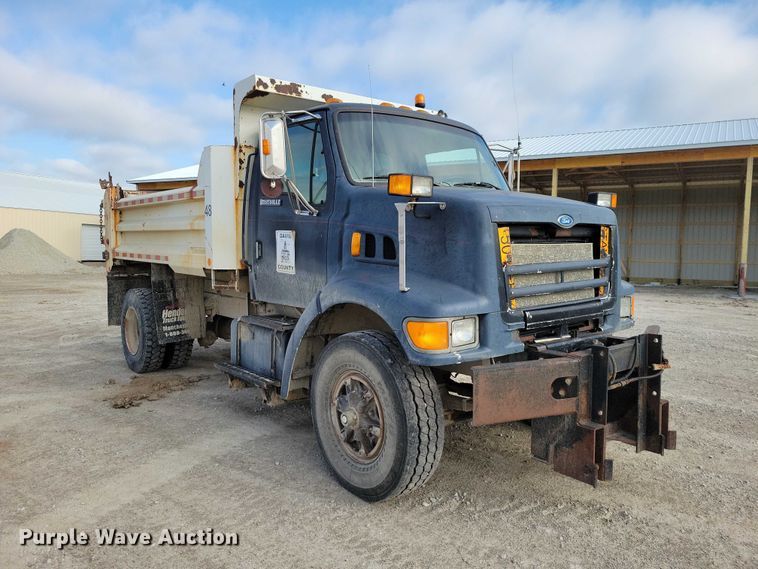image for item DZ7064 1997 Ford L8501 dump truck