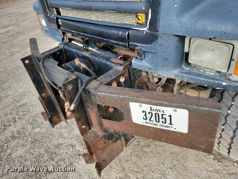 image for item DZ7064 1997 Ford L8501 dump truck