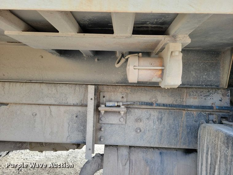 image for item DZ7064 1997 Ford L8501 dump truck